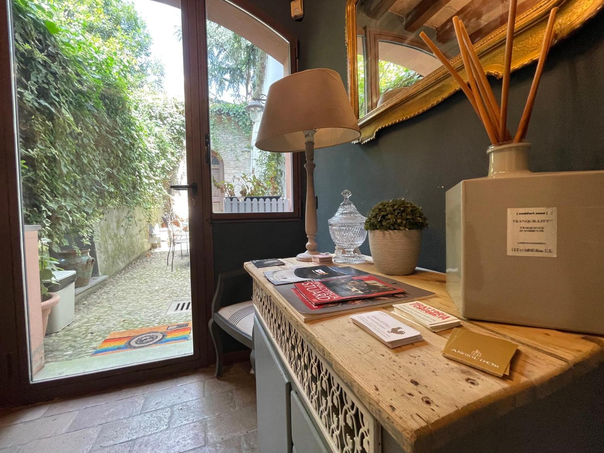 Le Camere Di Bsuites Affittacamere Parma Exterior foto