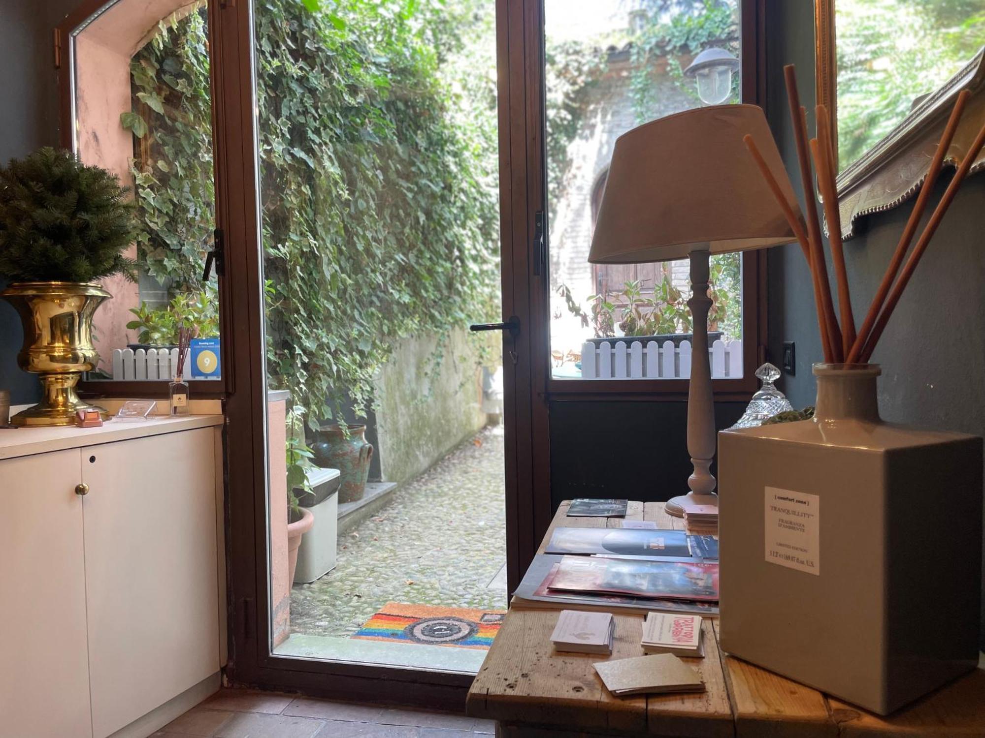 Le Camere Di Bsuites Affittacamere Parma Exterior foto