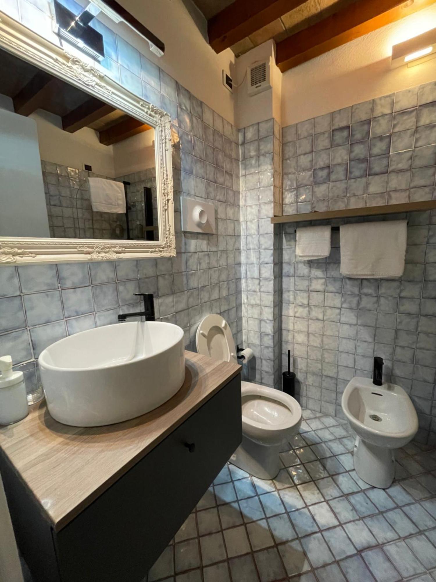 Le Camere Di Bsuites Affittacamere Parma Habitación foto