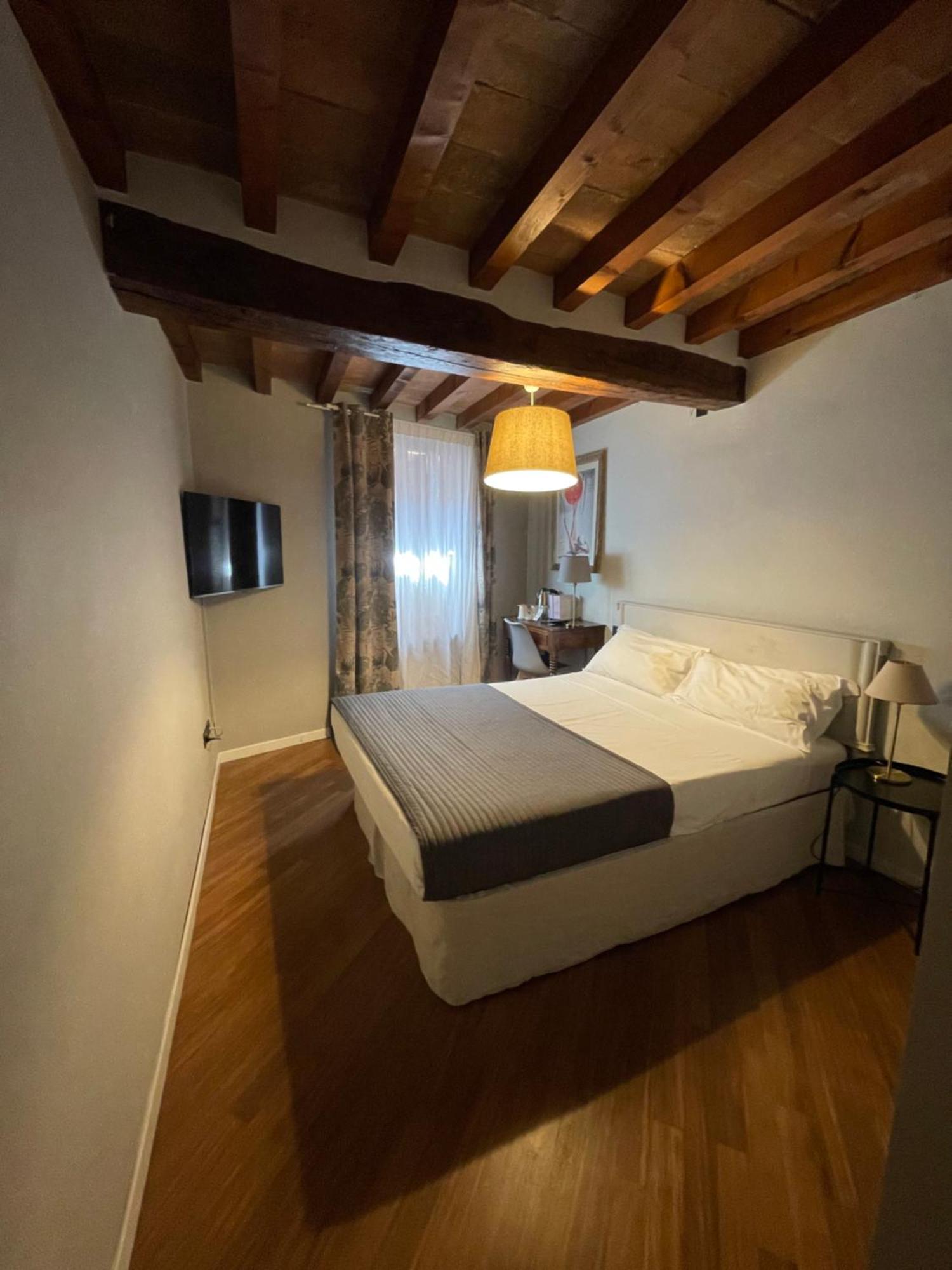 Le Camere Di Bsuites Affittacamere Parma Exterior foto